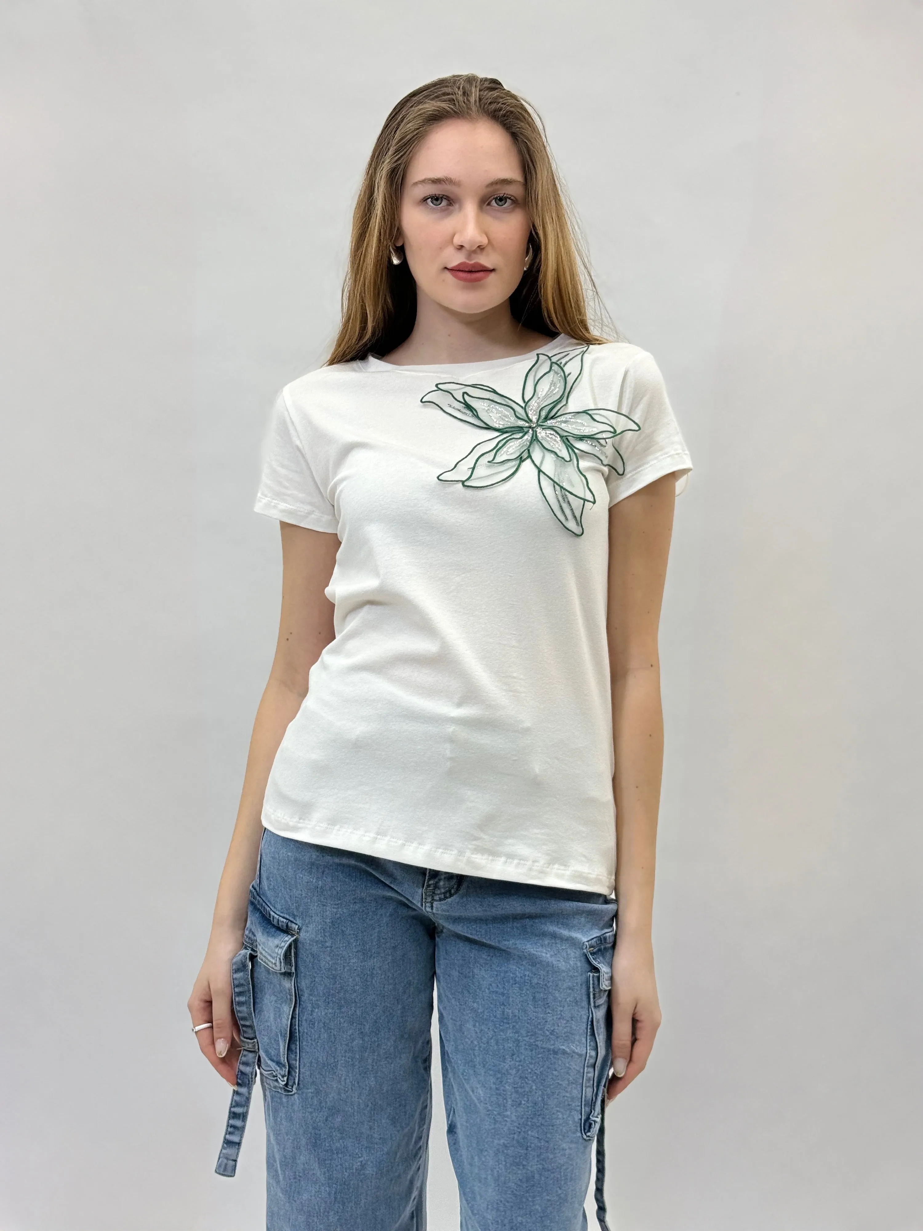 T-shirt con decorazione fiore